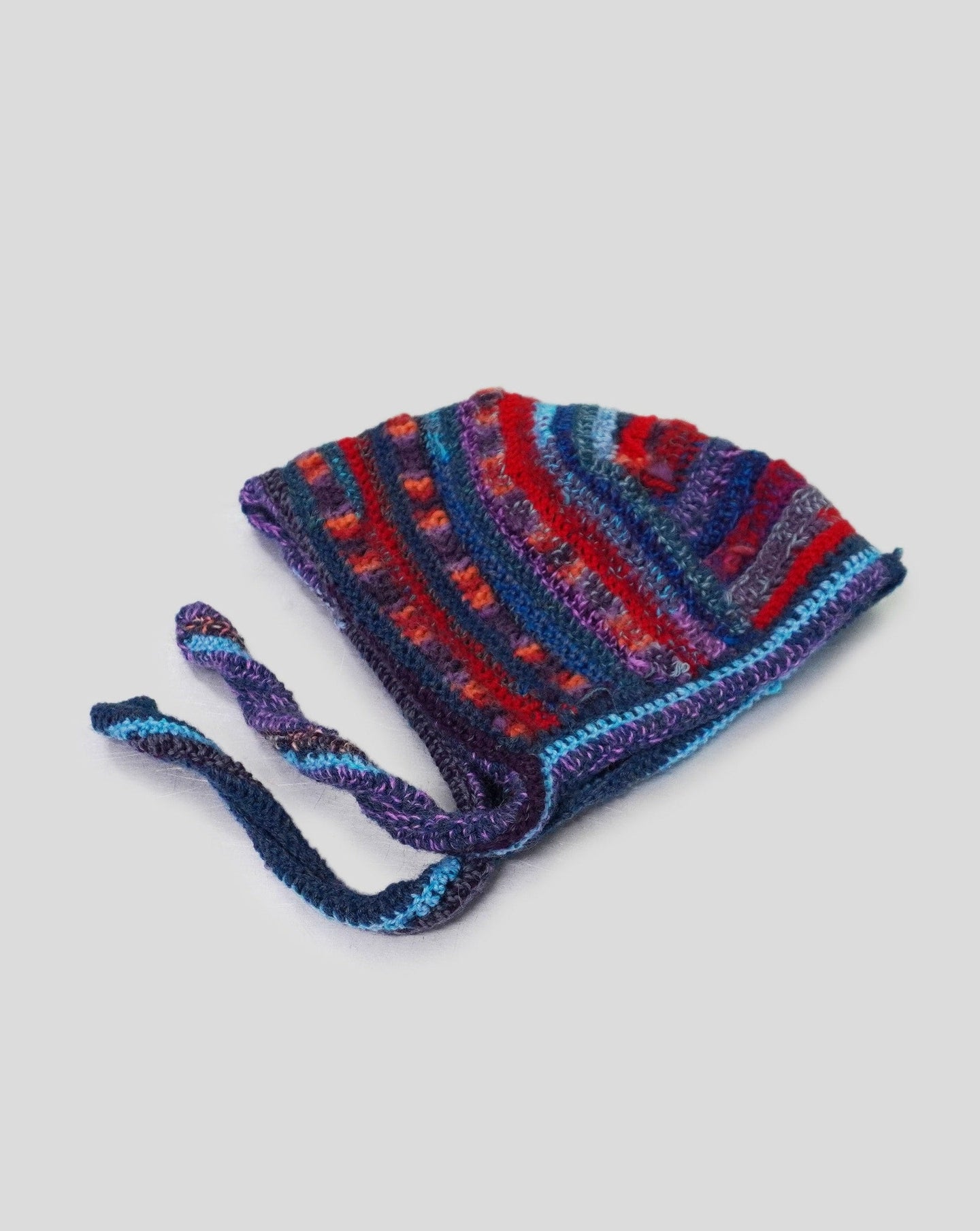 Fiona Jungmann - Crochet Bonnet blue/red
